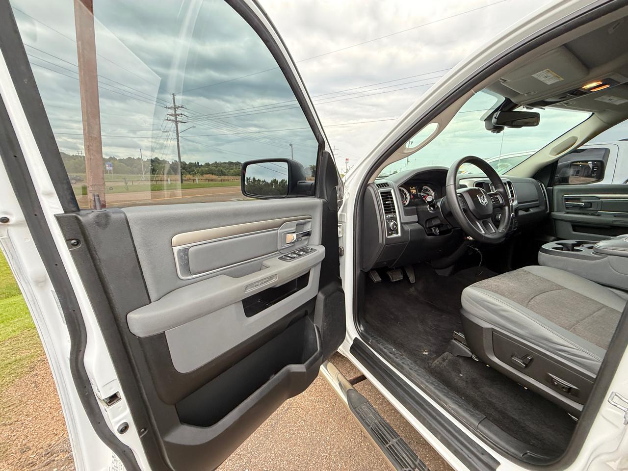 RAM 1500 4WD Crew Cab 149" Outdoorsman 2017