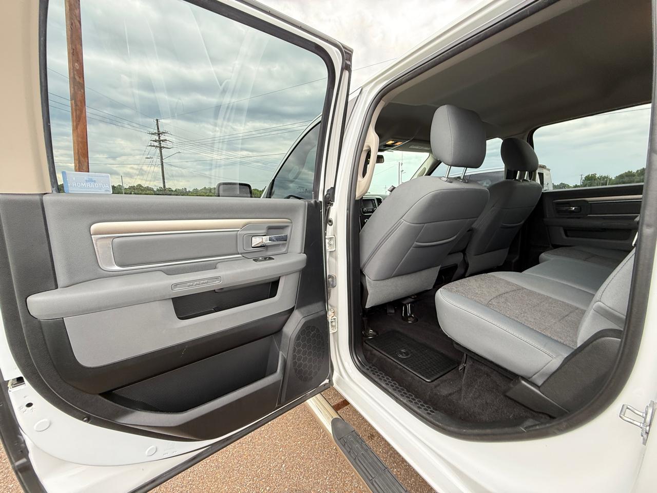 RAM 1500 4WD Crew Cab 149" Outdoorsman 2017