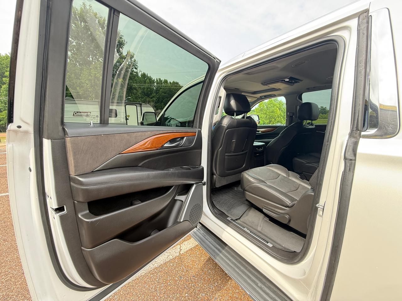 Cadillac Escalade ESV 4WD 4dr Luxury Collection 2016