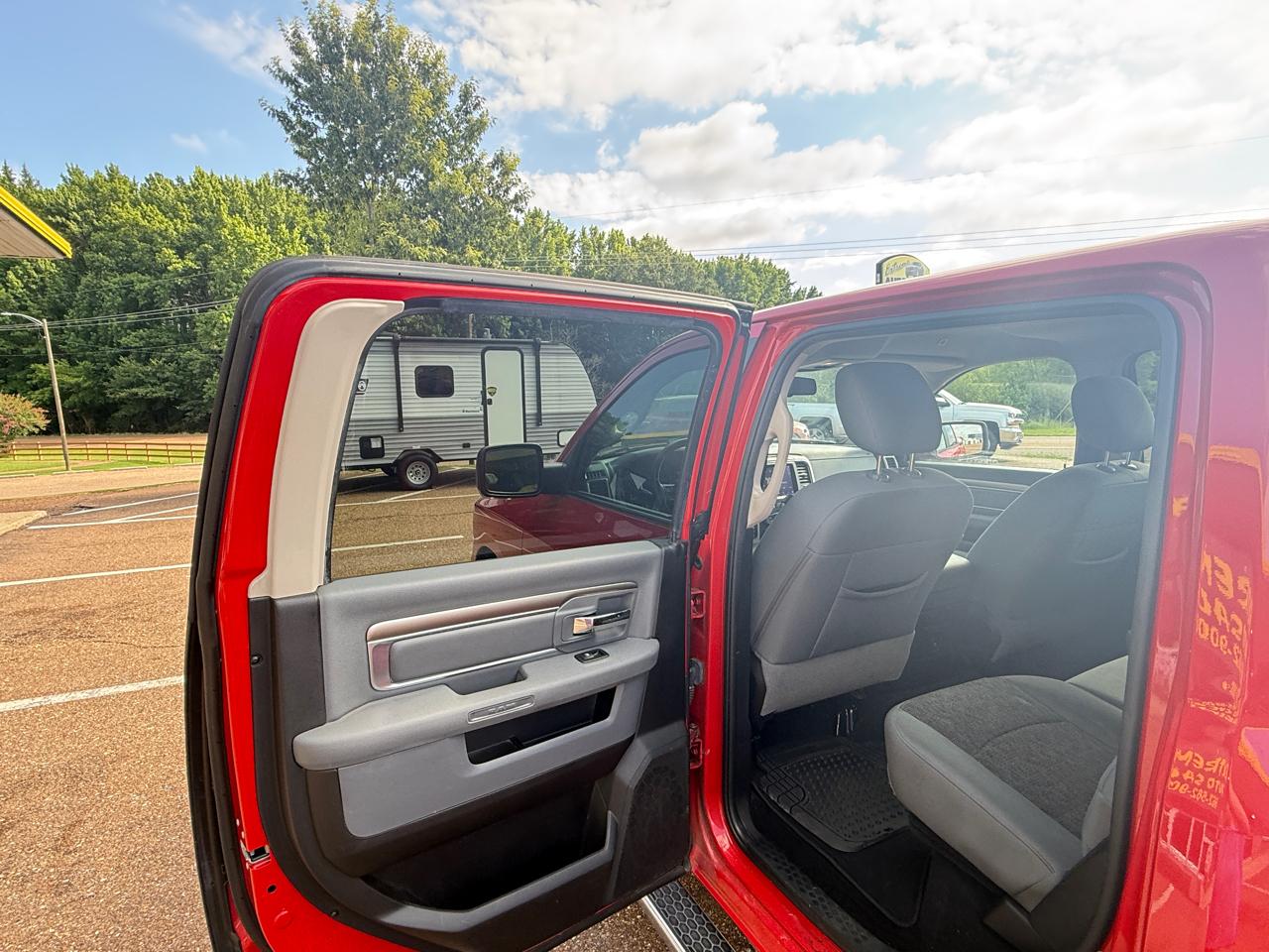RAM 1500 Big Horn 4x4 Crew Cab 5'7" Box 2018