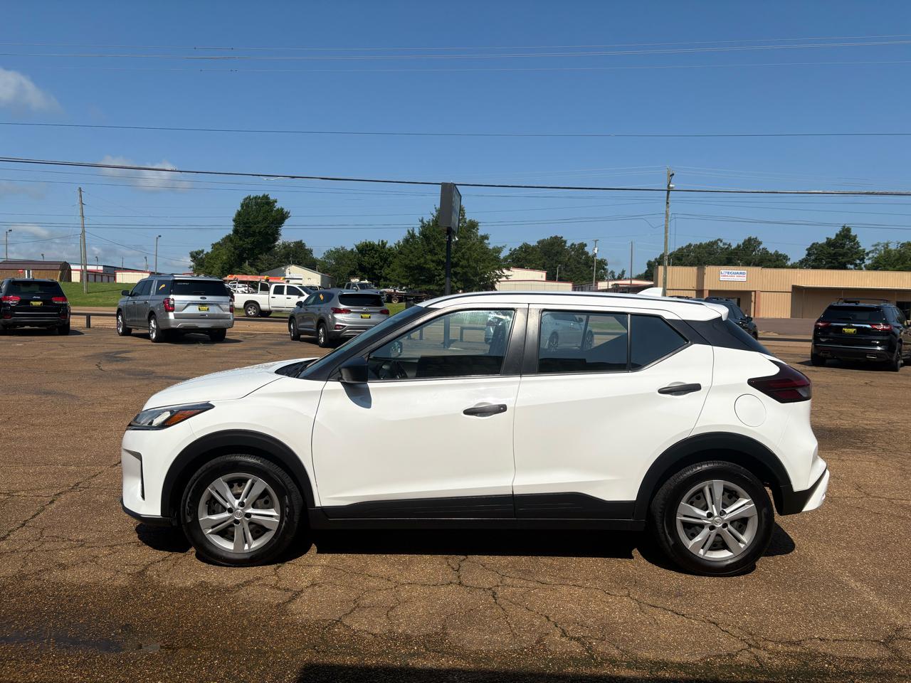 Nissan Kicks S FWD 2023
