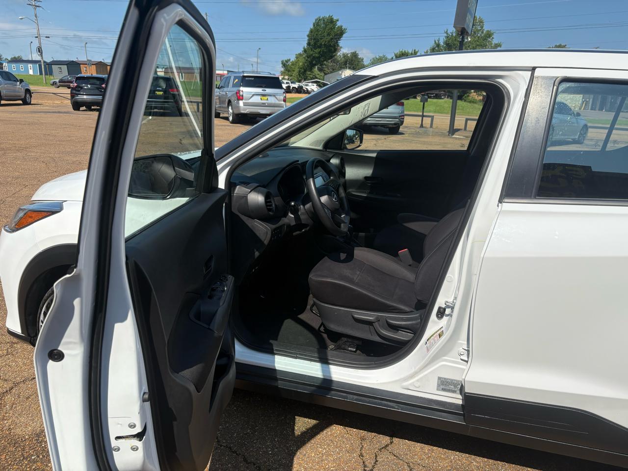Nissan Kicks S FWD 2023