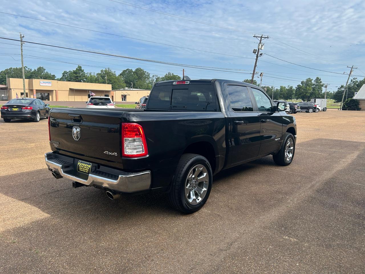 RAM 1500 Big Horn 4x4 Crew Cab 5'7" Box 2022
