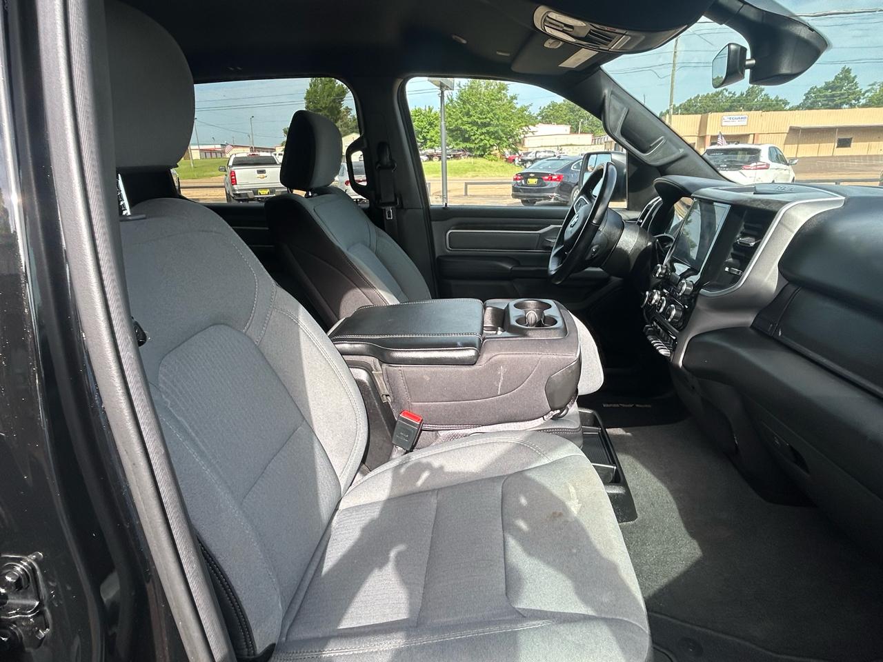 RAM 1500 Big Horn 4x4 Crew Cab 5'7" Box 2022