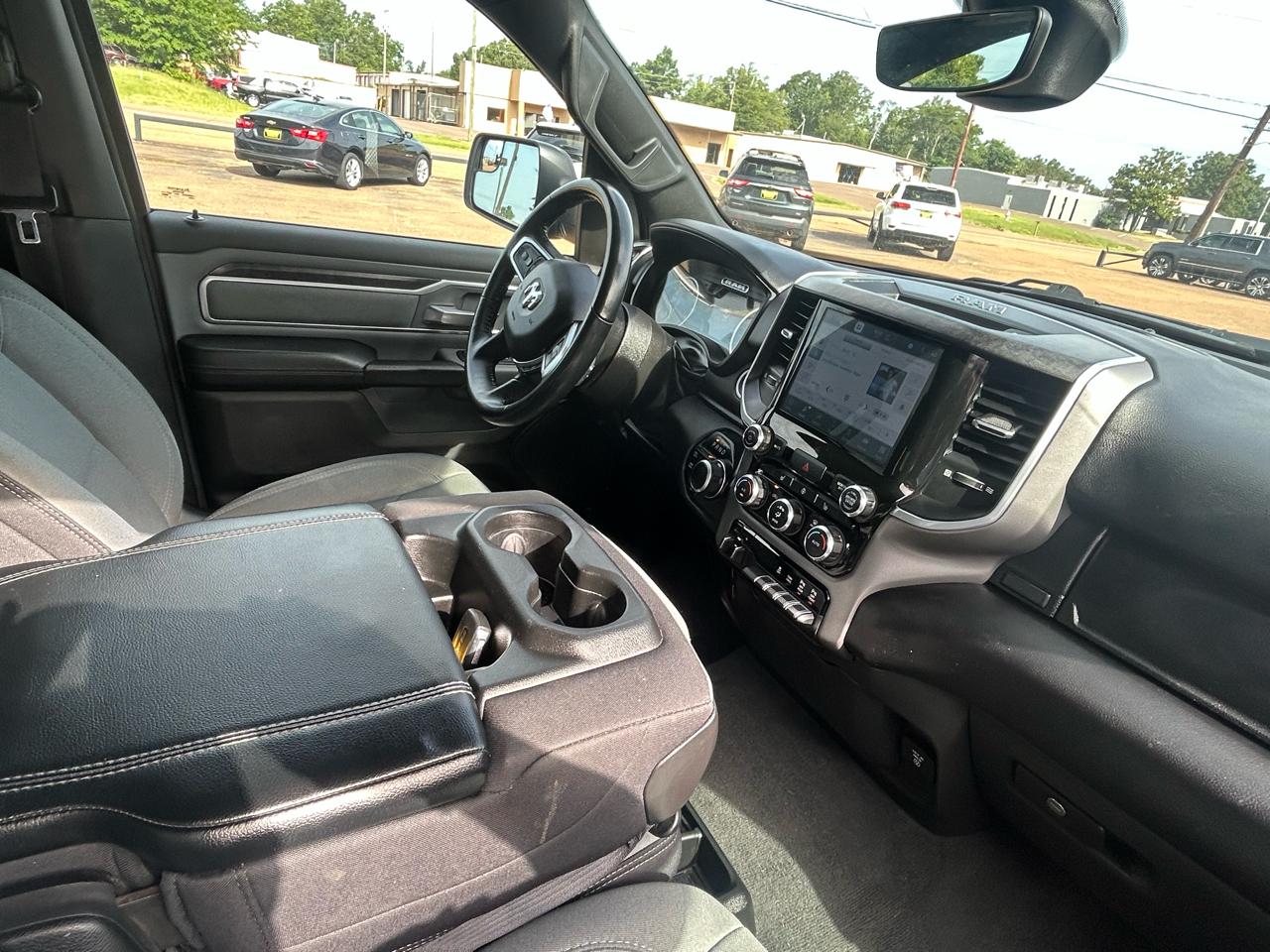 RAM 1500 Big Horn 4x4 Crew Cab 5'7" Box 2022