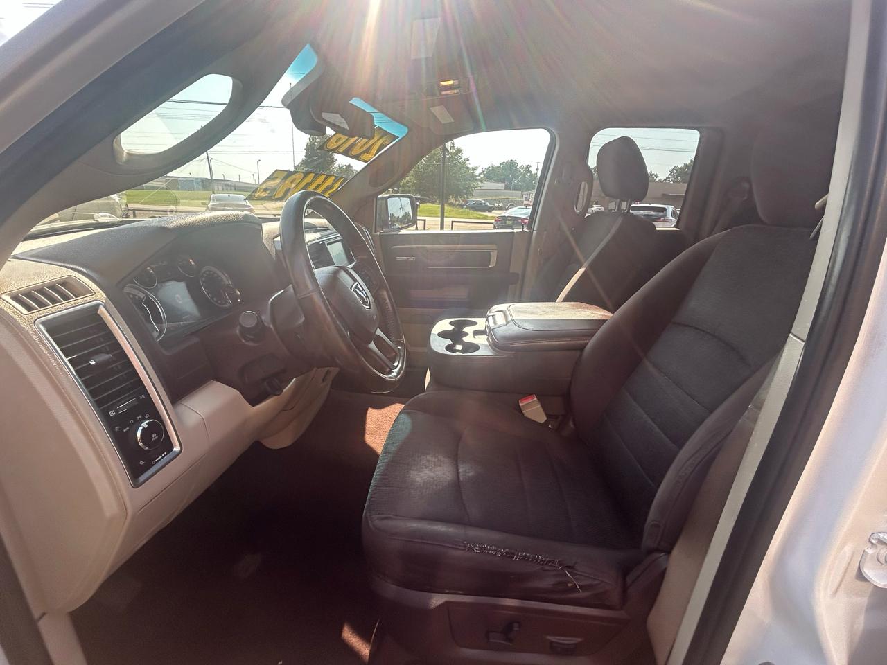 RAM 1500 4WD Quad Cab 140.5" Big Horn 2016