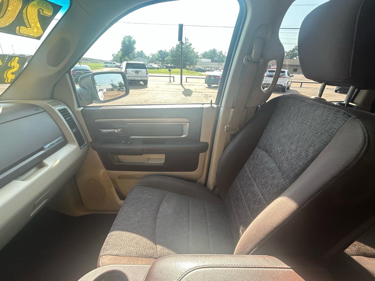 RAM 1500 4WD Quad Cab 140.5" Big Horn 2016