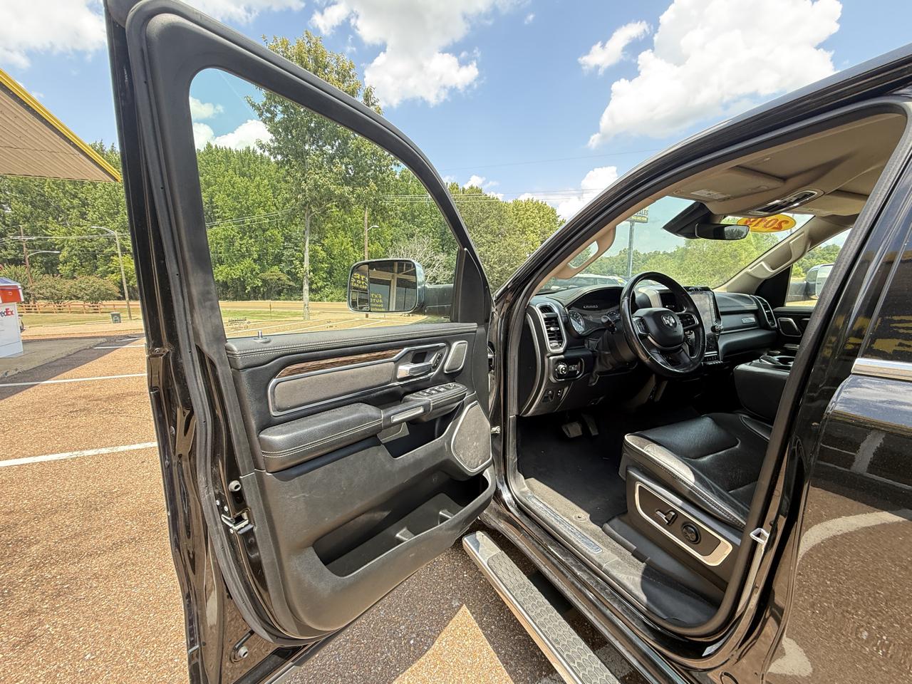 RAM 1500 Laramie 4x4 Crew Cab 5'7" Box 2019