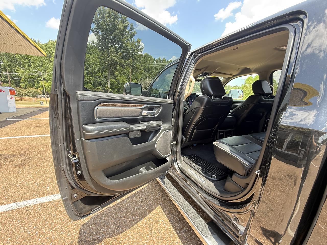 RAM 1500 Laramie 4x4 Crew Cab 5'7" Box 2019