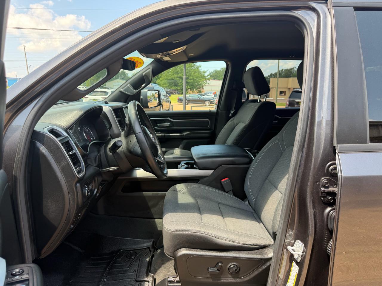 RAM 1500 Big Horn/Lone Star 4x4 Crew Cab 5'7" Box 2019