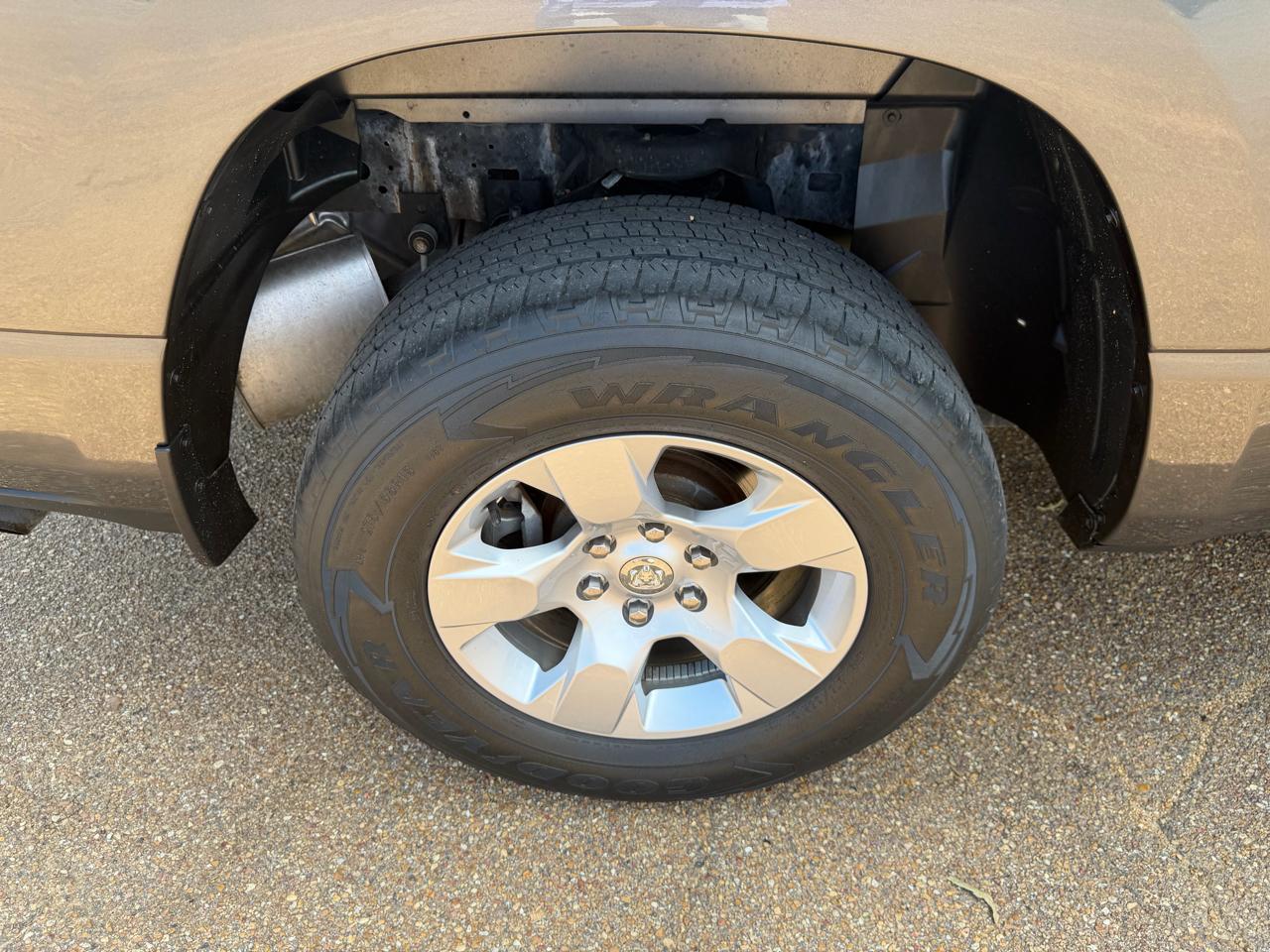 RAM 1500 Big Horn/Lone Star 4x4 Crew Cab 5'7" Box 2019