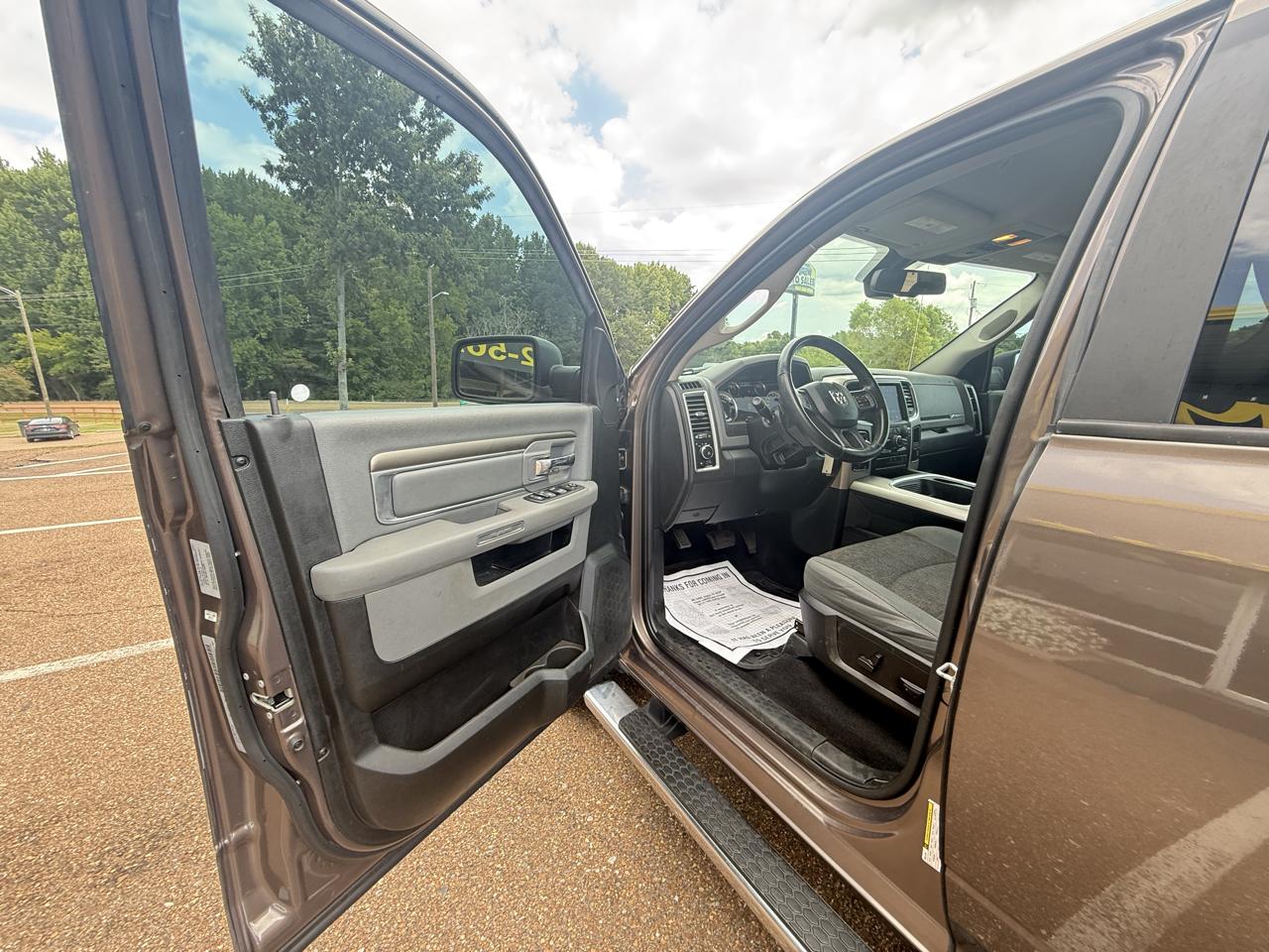 RAM 1500 Big Horn 4x4 Crew Cab 5'7" Box 2018