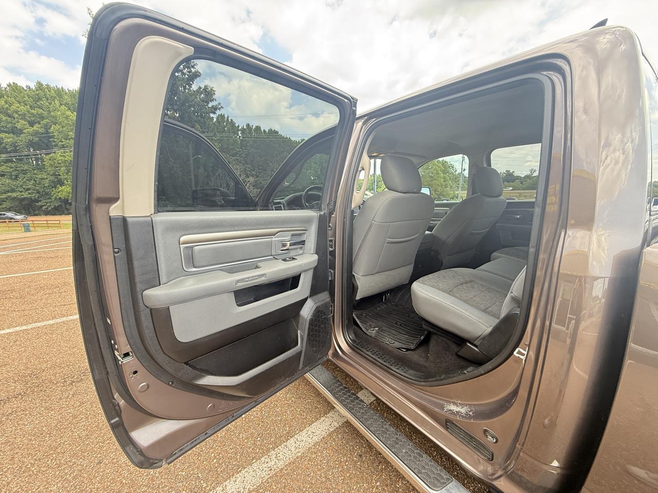 RAM 1500 Big Horn 4x4 Crew Cab 5'7" Box 2018