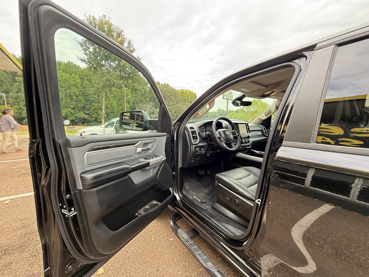 RAM 1500 Big Horn 4x2 Crew Cab 5'7" Box 2020