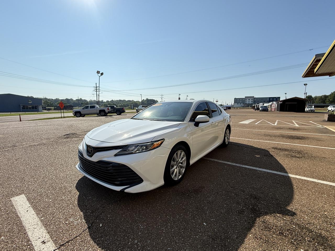 Toyota Camry LE Auto (Natl) 2020