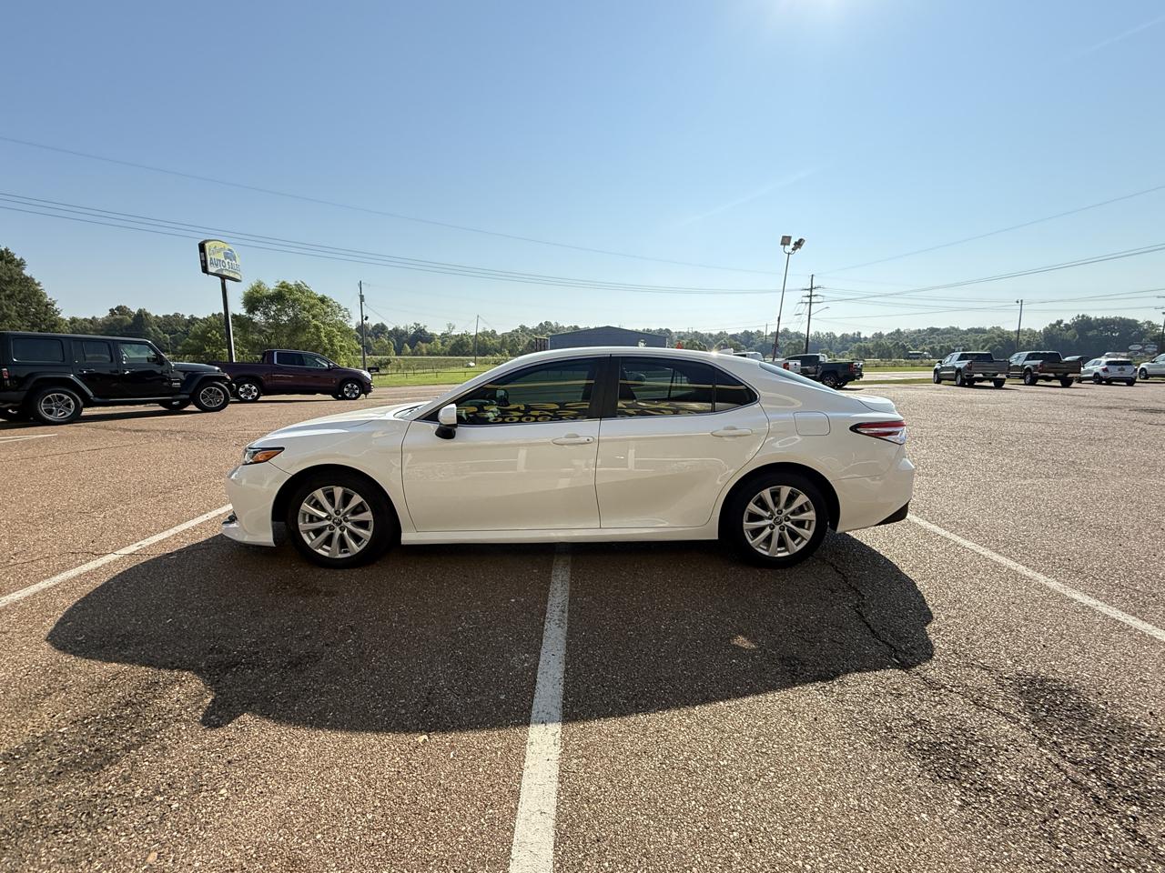 Toyota Camry LE Auto (Natl) 2020