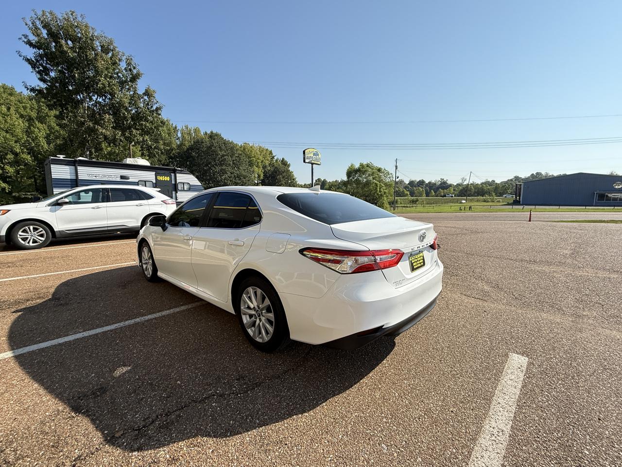 Toyota Camry LE Auto (Natl) 2020