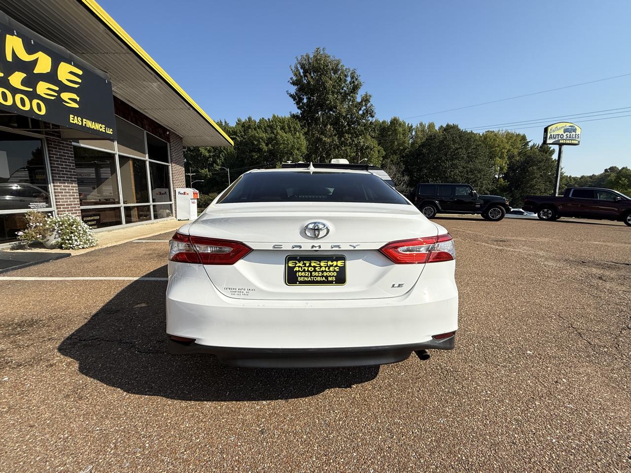 Toyota Camry LE Auto (Natl) 2020