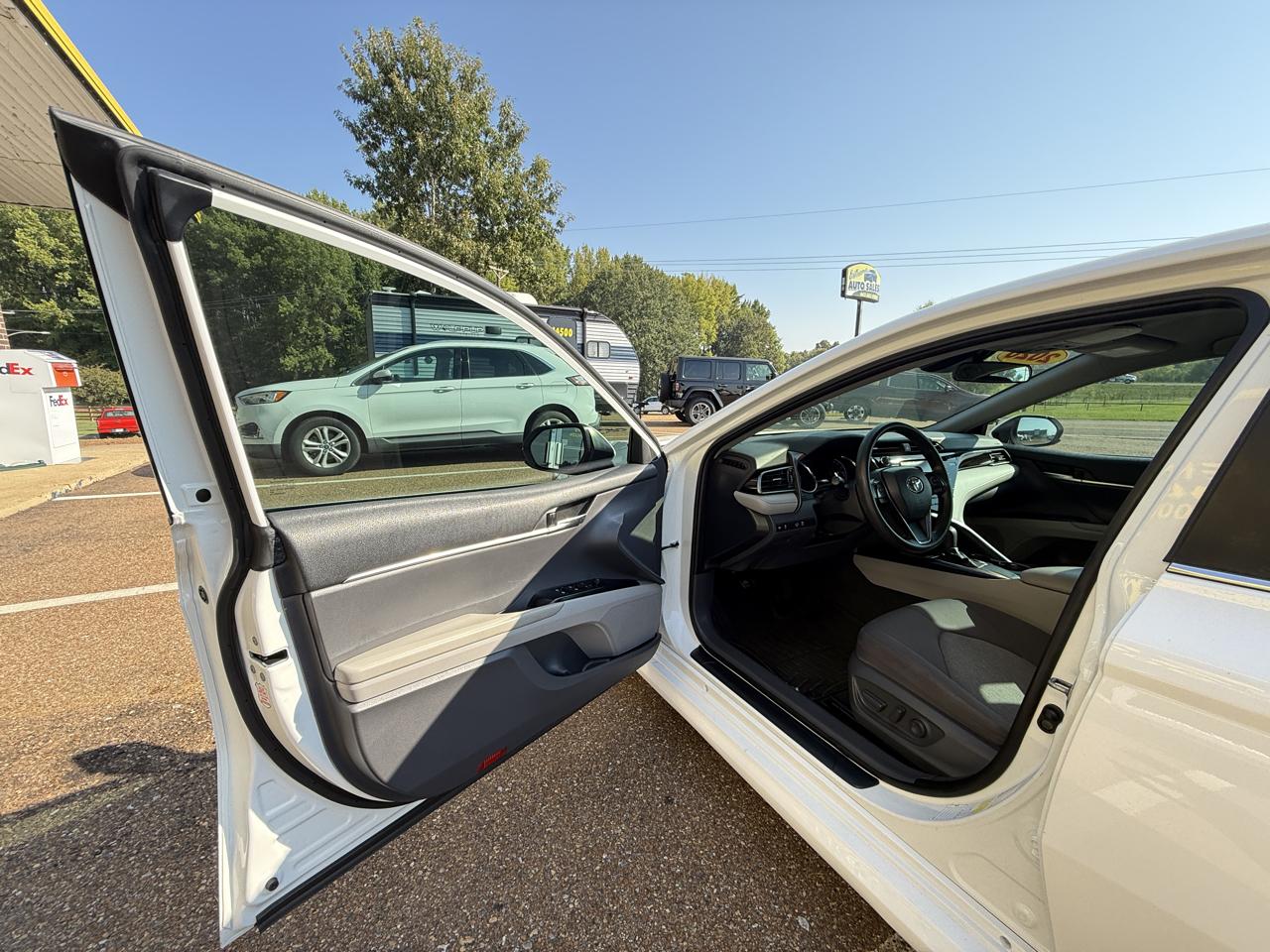 Toyota Camry LE Auto (Natl) 2020