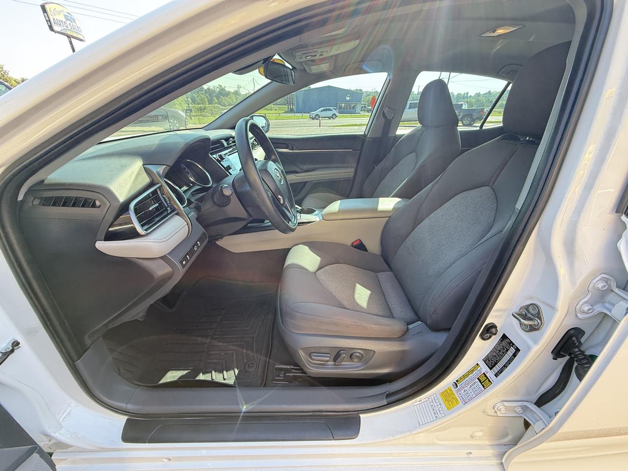 Toyota Camry LE Auto (Natl) 2020