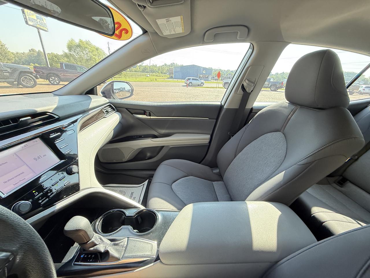 Toyota Camry LE Auto (Natl) 2020