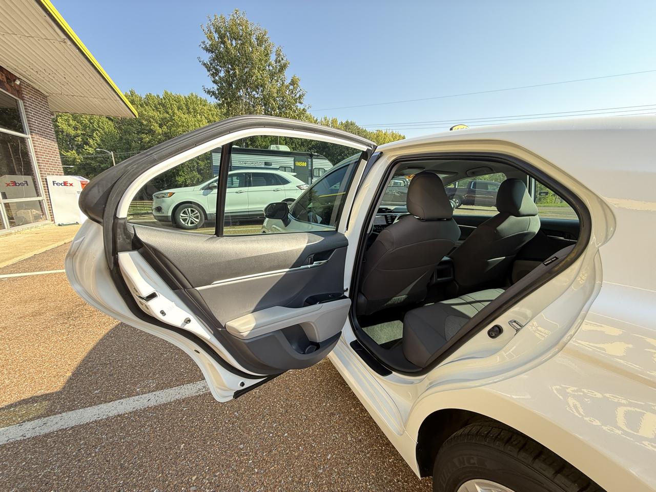 Toyota Camry LE Auto (Natl) 2020