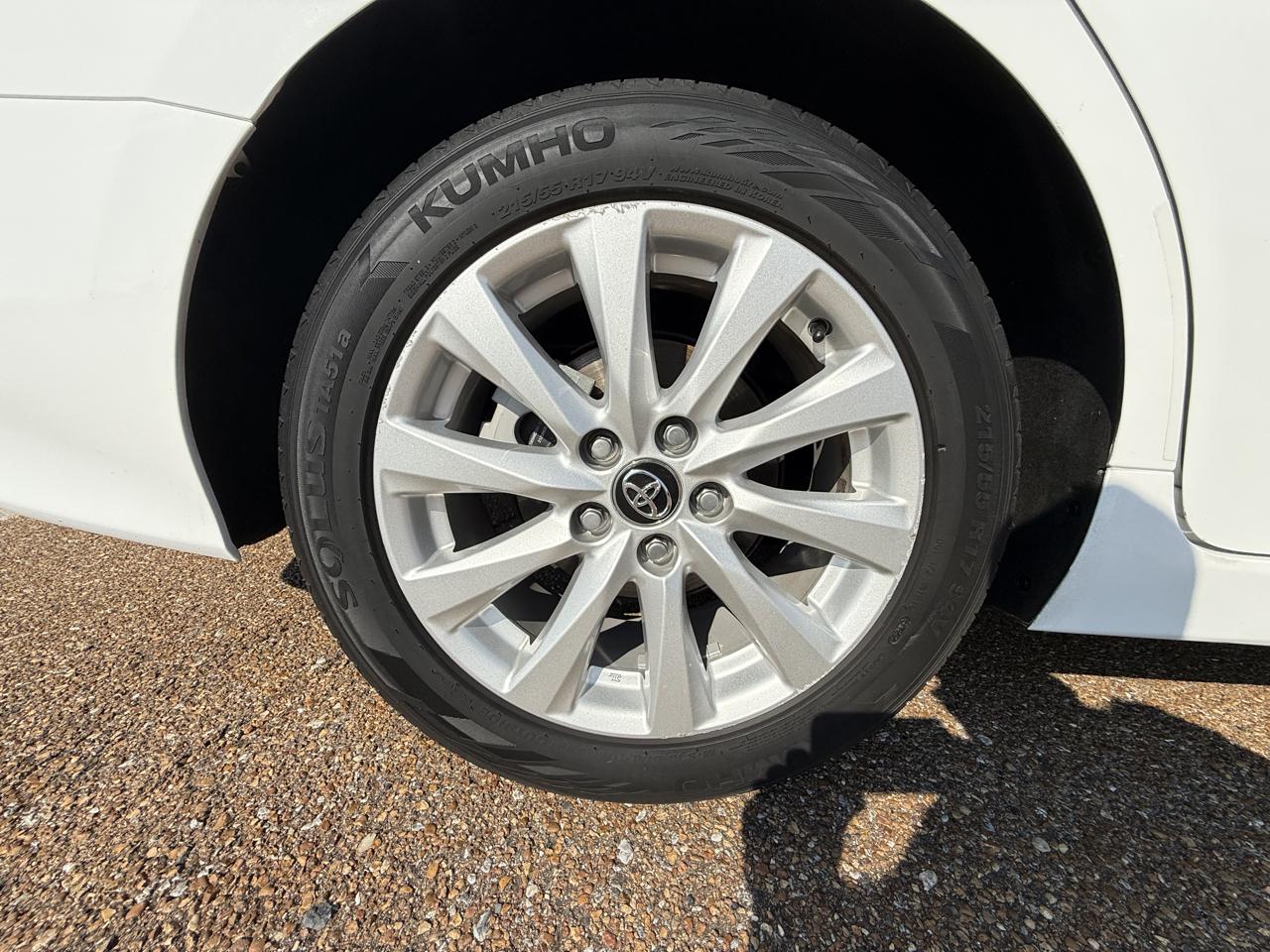 Toyota Camry LE Auto (Natl) 2020