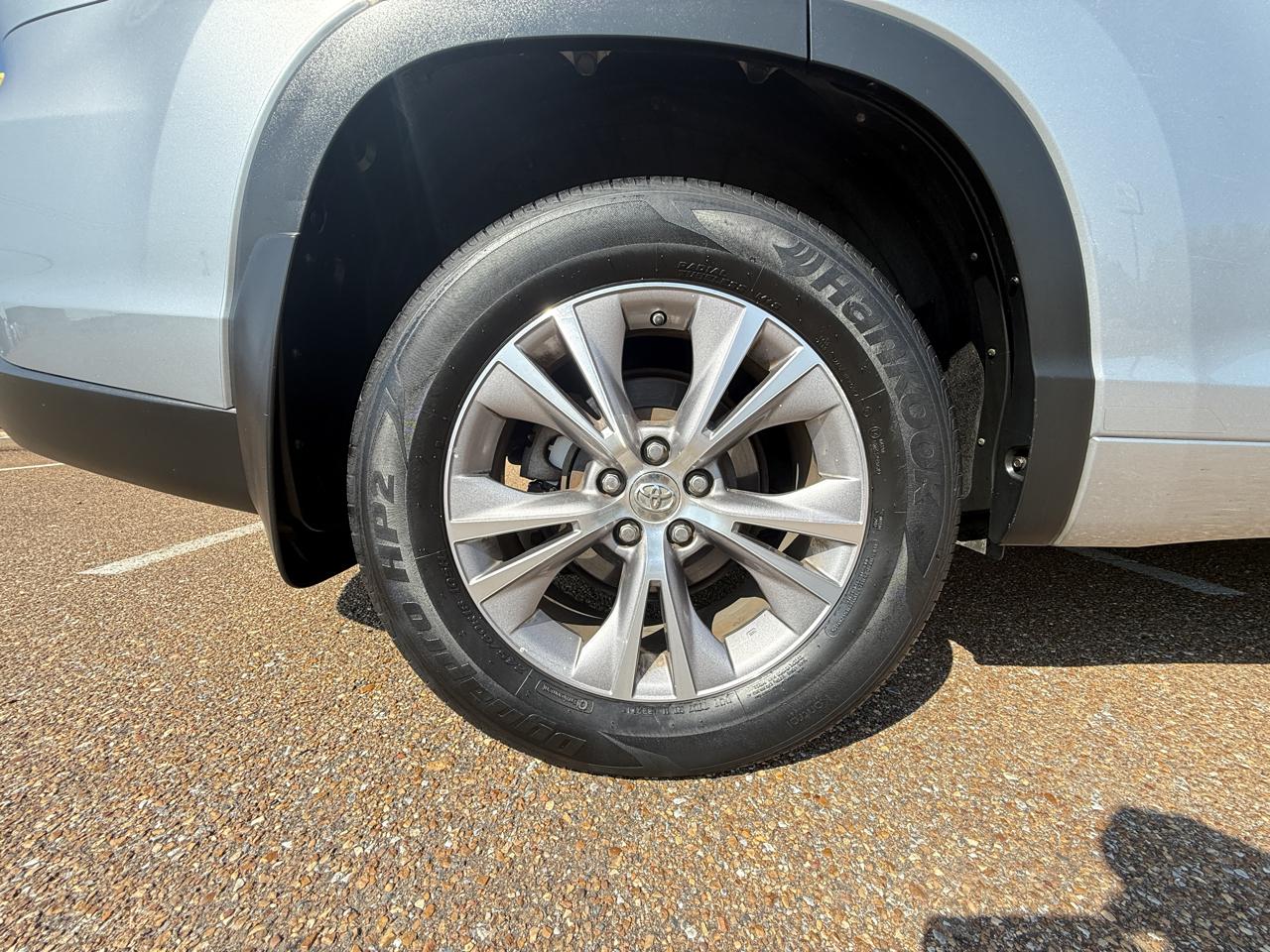 Toyota Highlander AWD 4dr V6 XLE (Natl) 2014