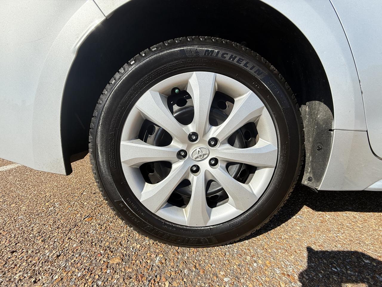 Toyota Corolla LE CVT (Natl) 2024