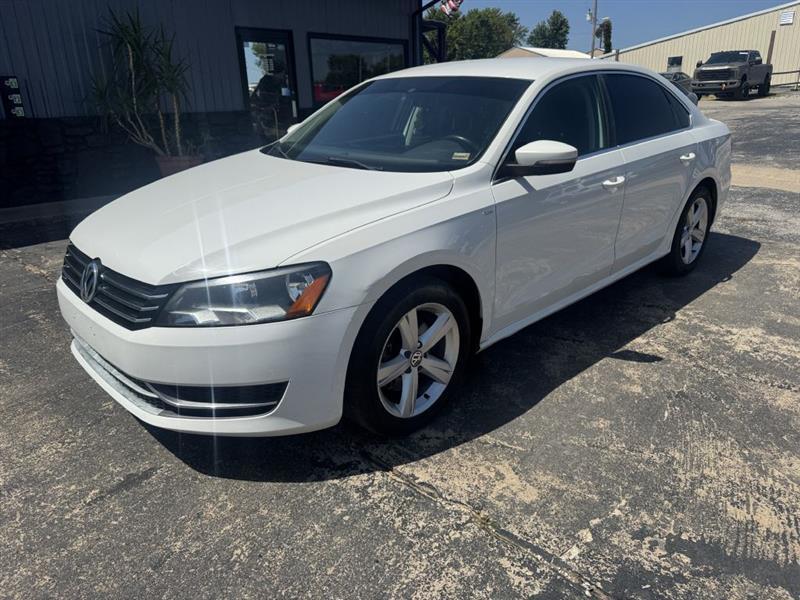 2014 Volkswagen Passat 1.8T S AT