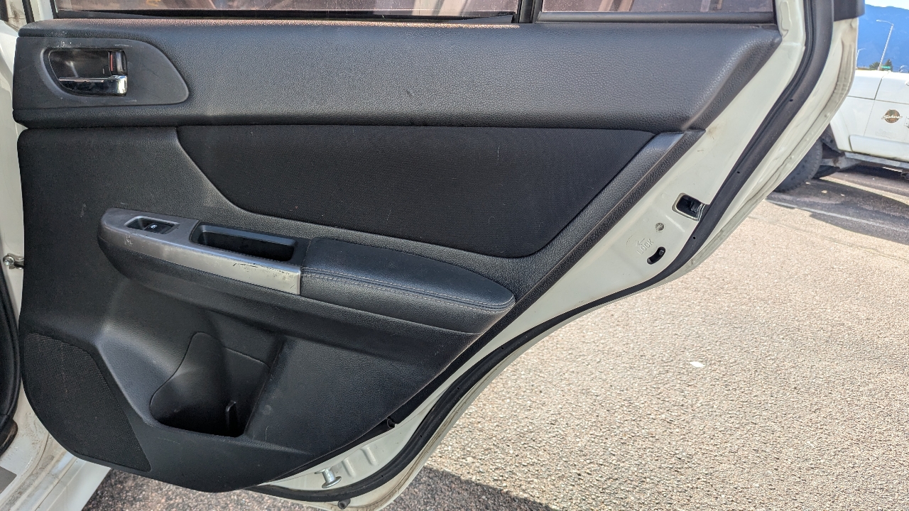 Subaru Impreza 2.0i Sport Premium PZEV CVT 5-Door 2015
