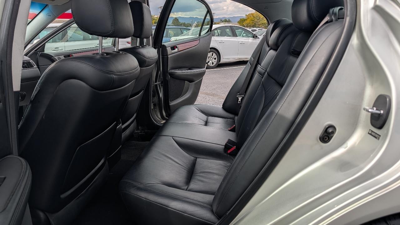 Lexus ES photo 11