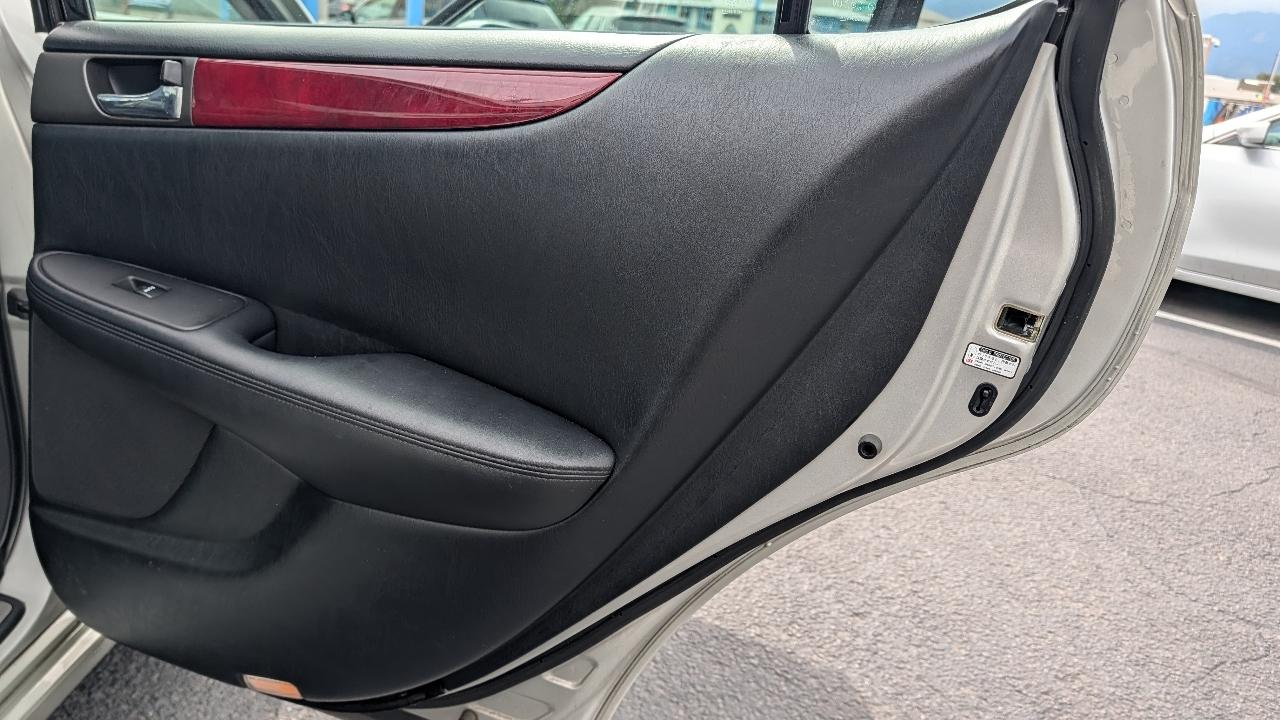 Lexus ES photo 16