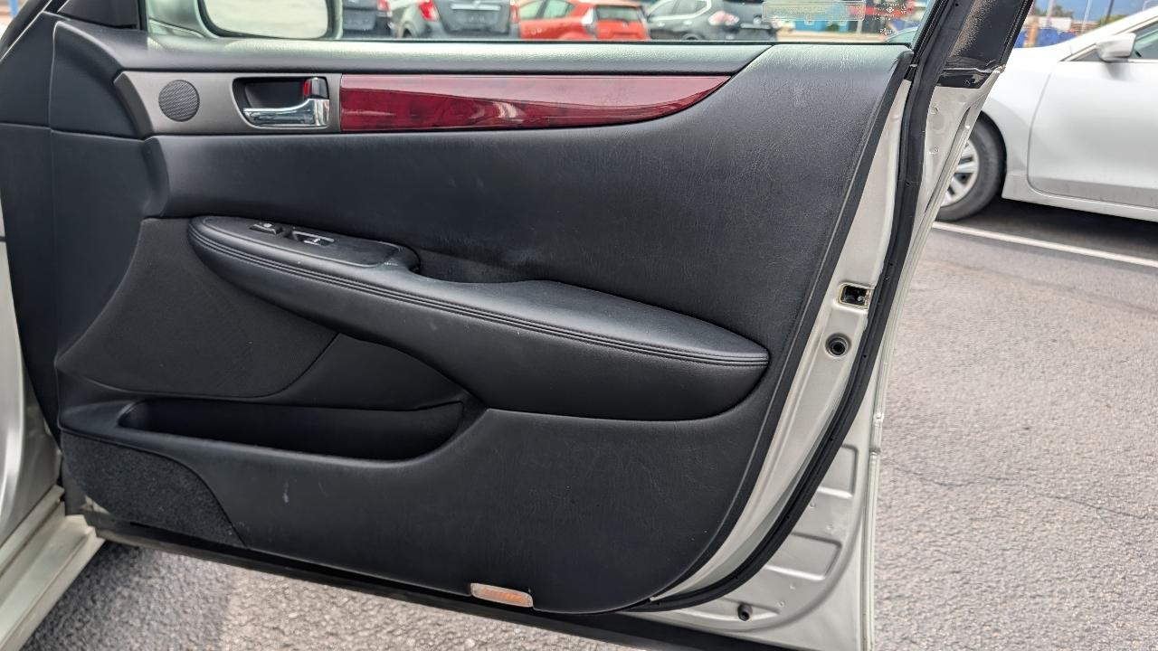 Lexus ES photo 17