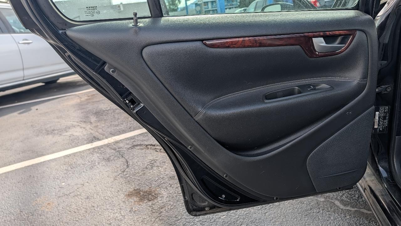 Volvo S60 photo 17