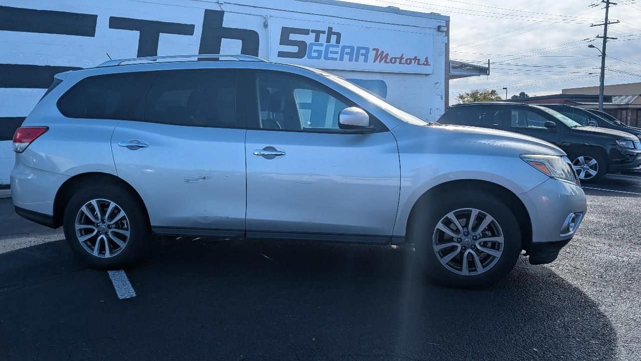 Nissan Pathfinder photo 2