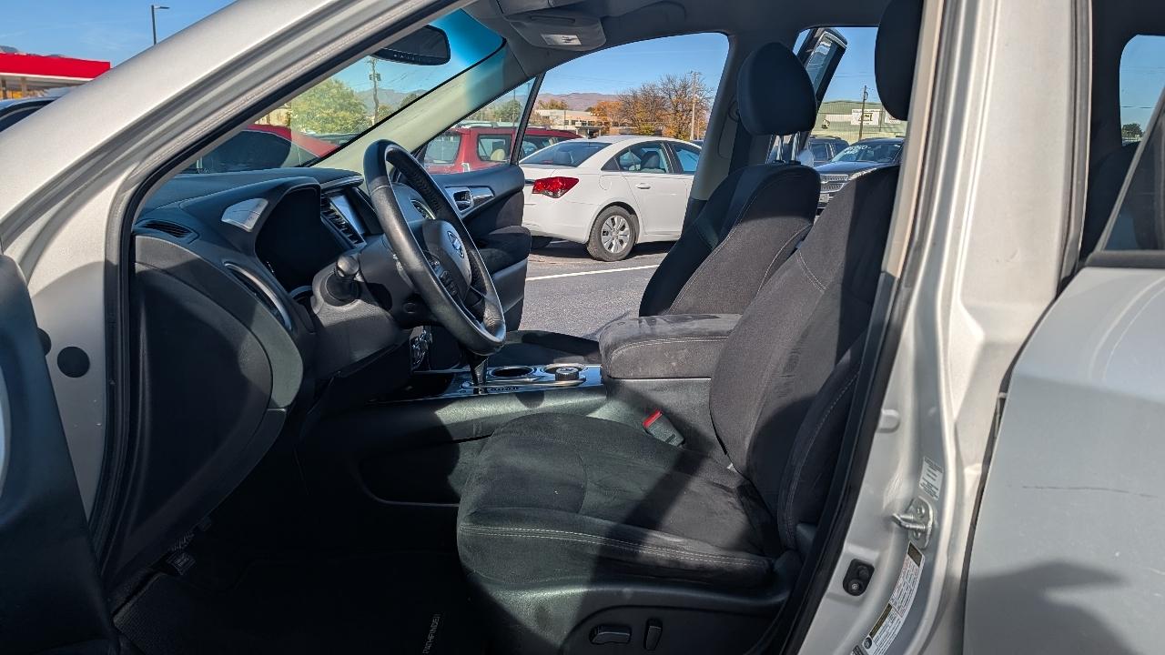 Nissan Pathfinder photo 8