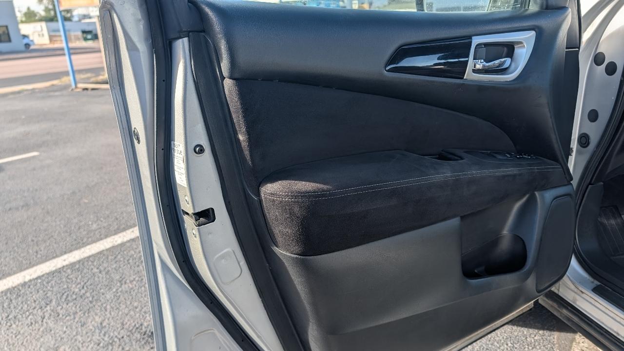 Nissan Pathfinder photo 14