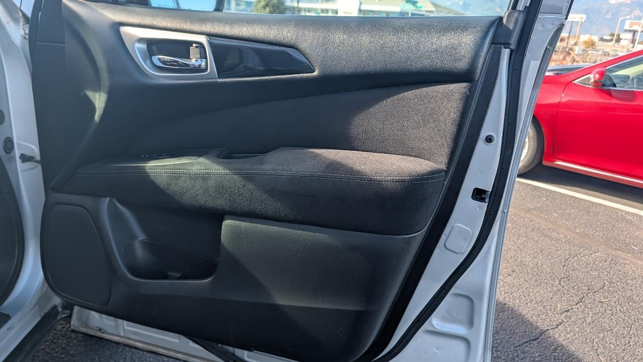 Nissan Pathfinder photo 16