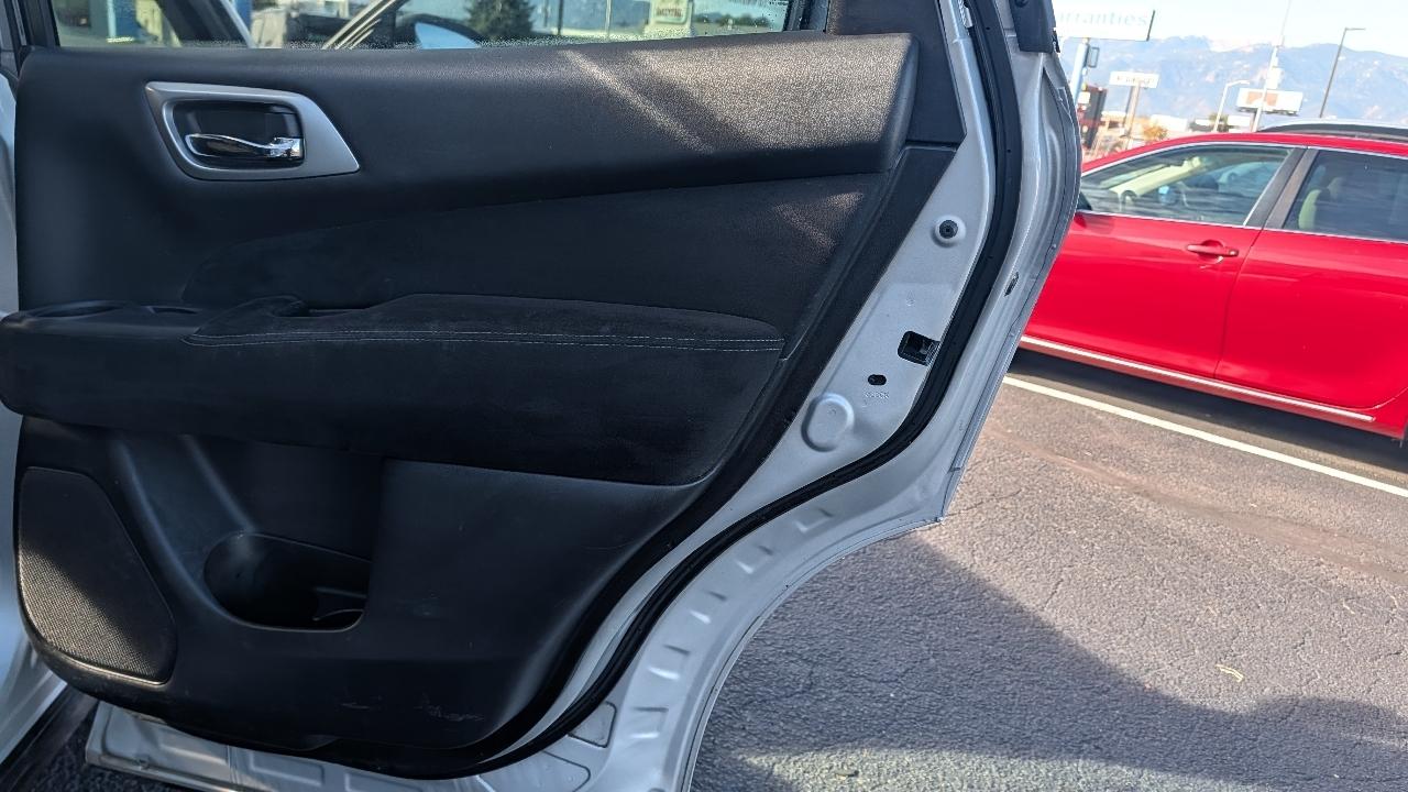 Nissan Pathfinder photo 17