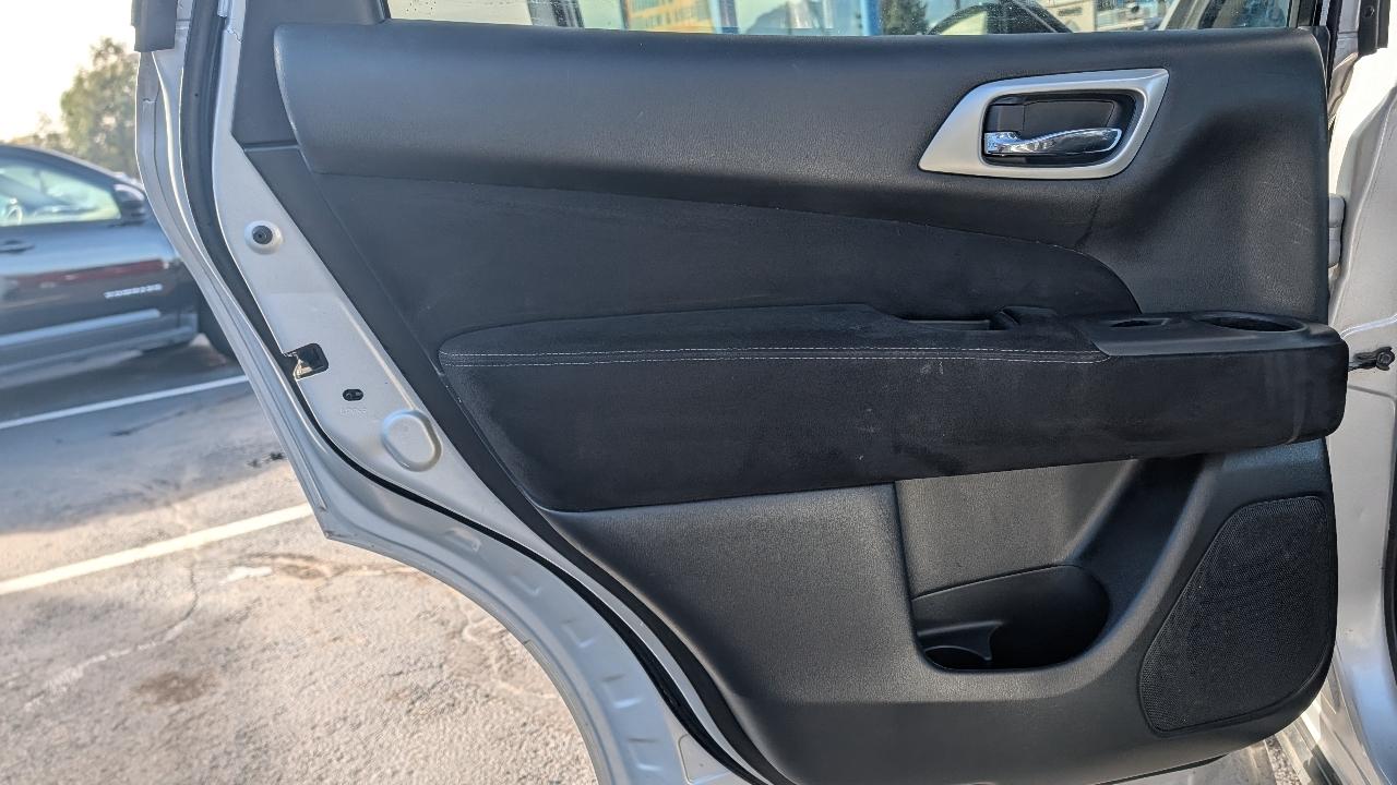 Nissan Pathfinder photo 18