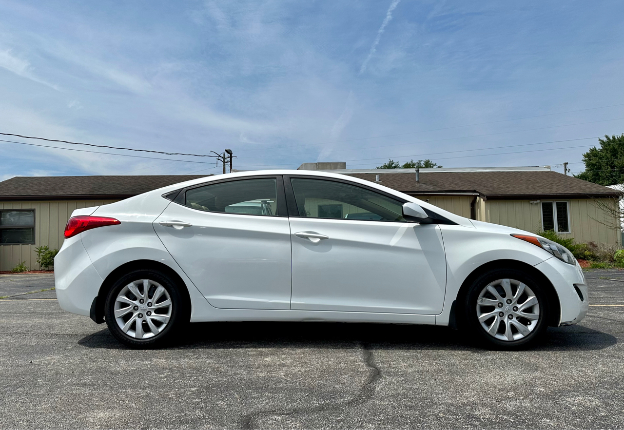 Hyundai Elantra 2011 White