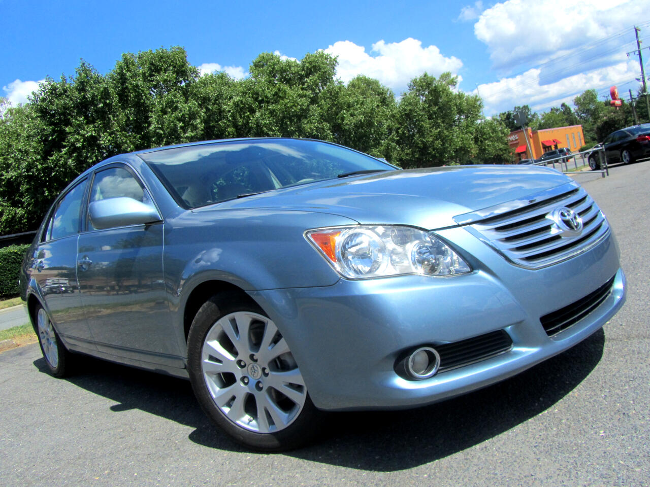2008 Toyota Avalon XLS photo 2