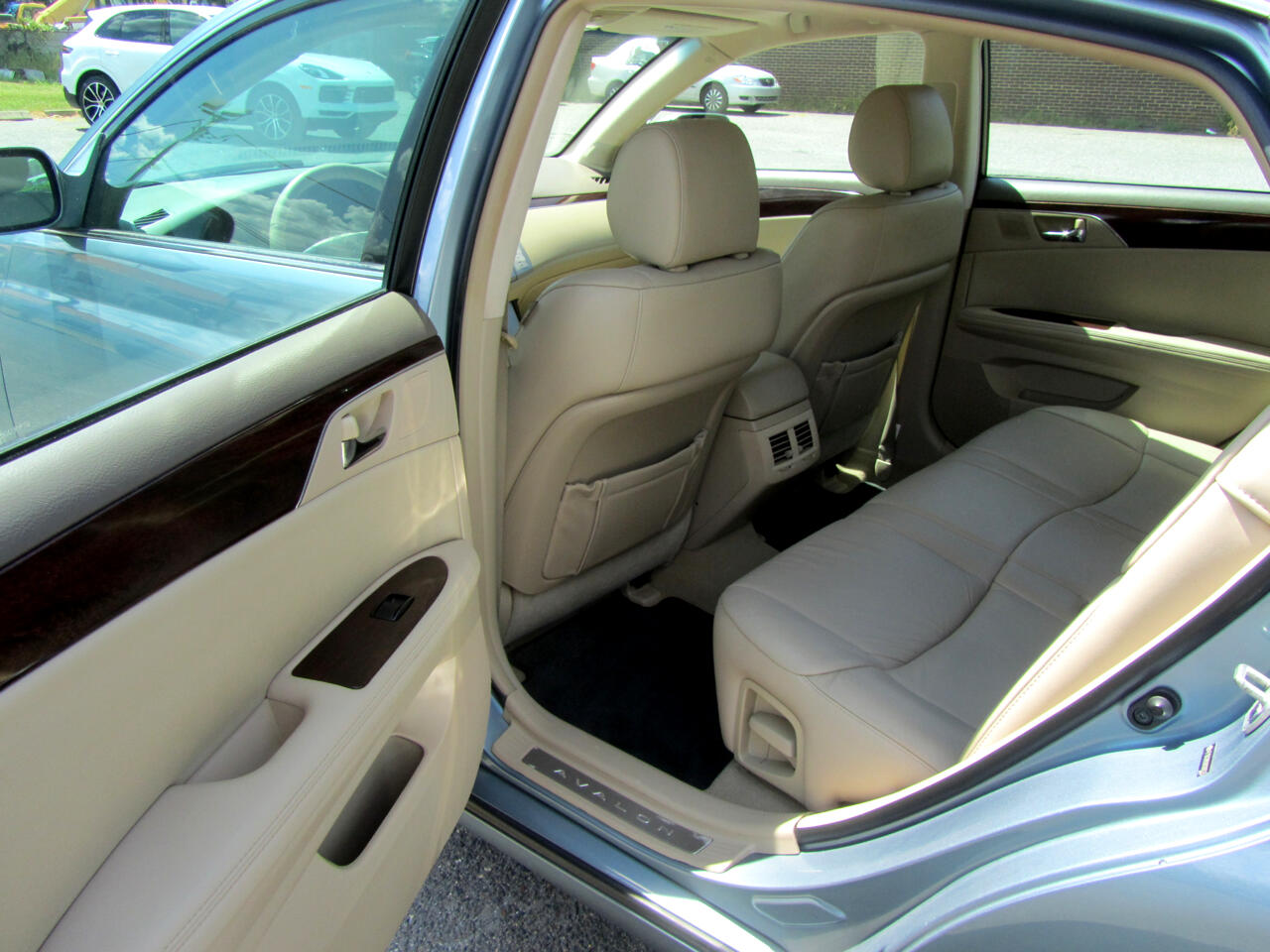 2008 Toyota Avalon XLS photo 19