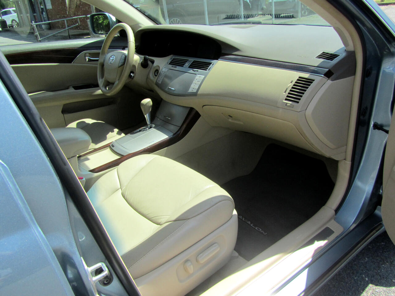 2008 Toyota Avalon XLS photo 21