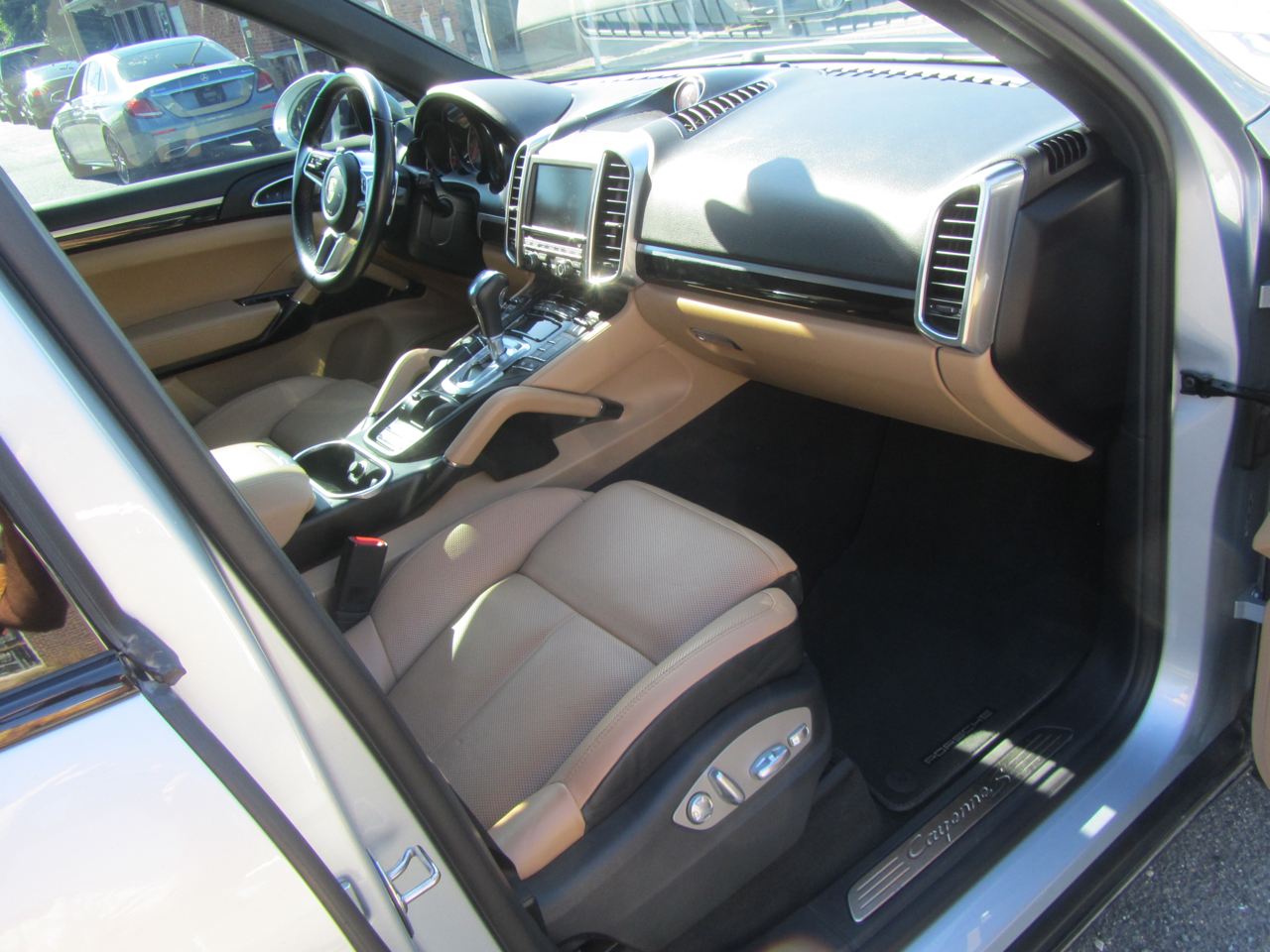 2016 Porsche Cayenne S photo 17