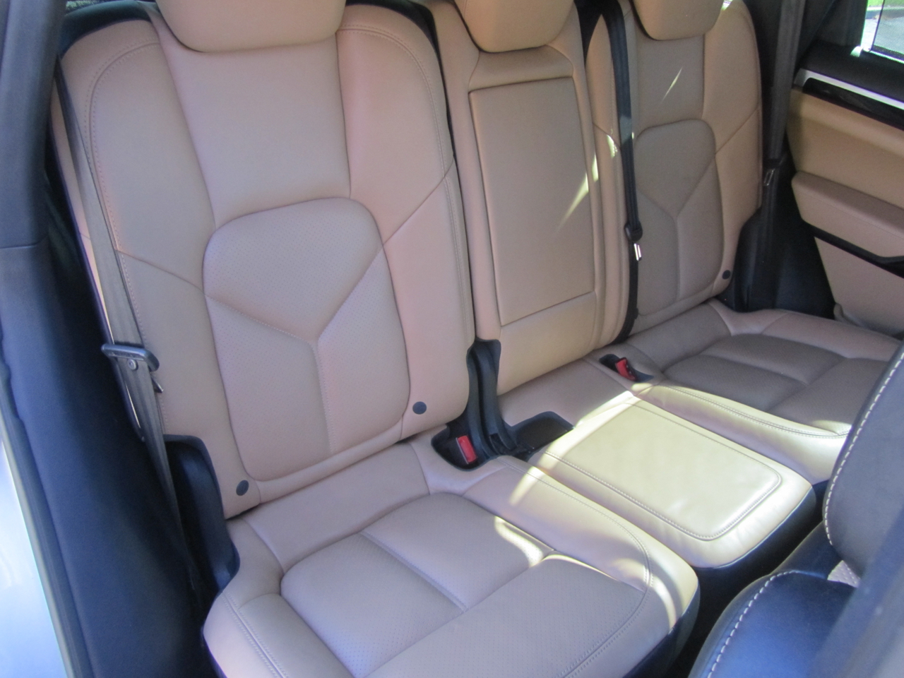 2016 Porsche Cayenne S photo 20