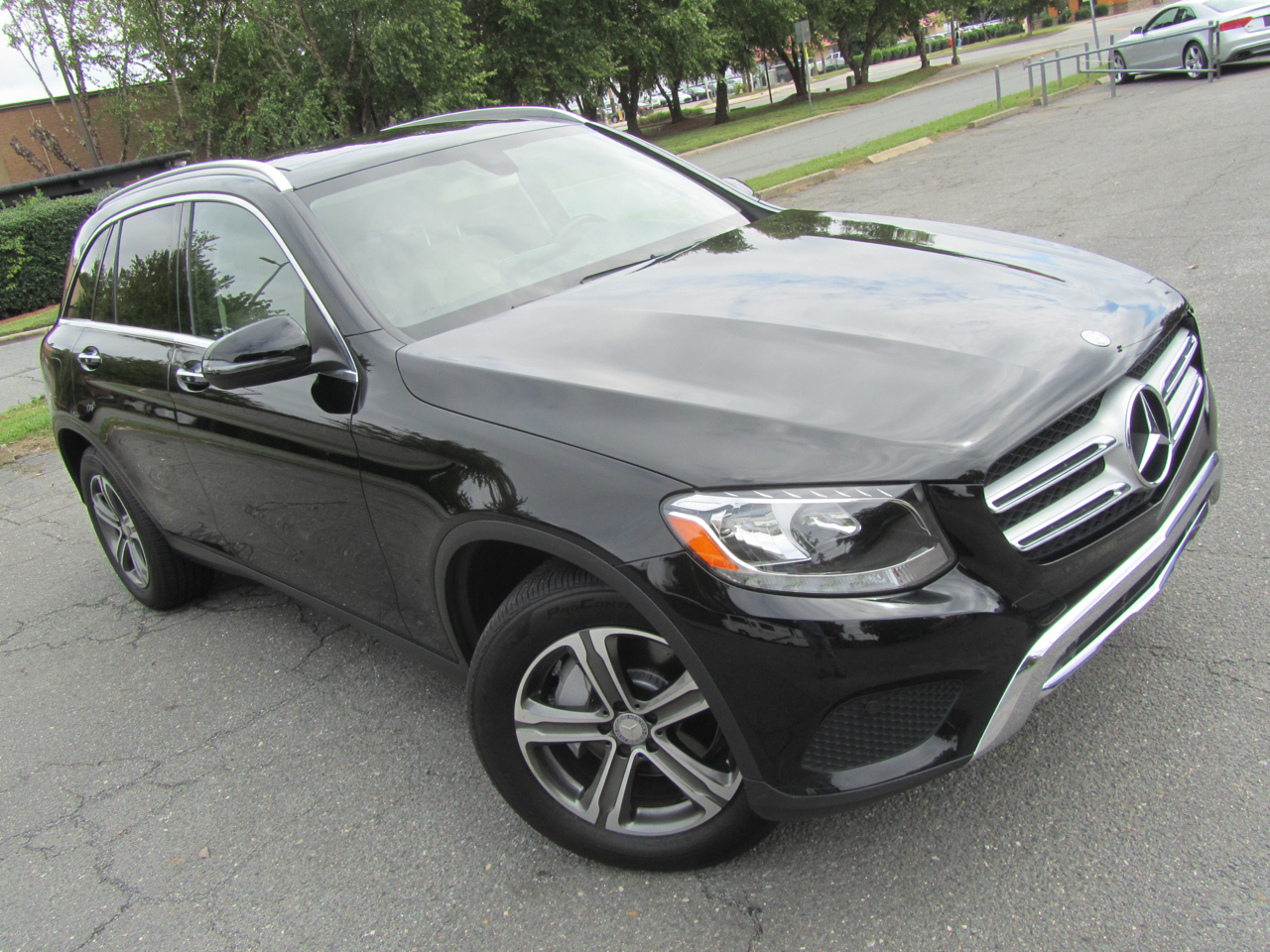 2016 Mercedes Benz GLC 300 4MATIC photo 2