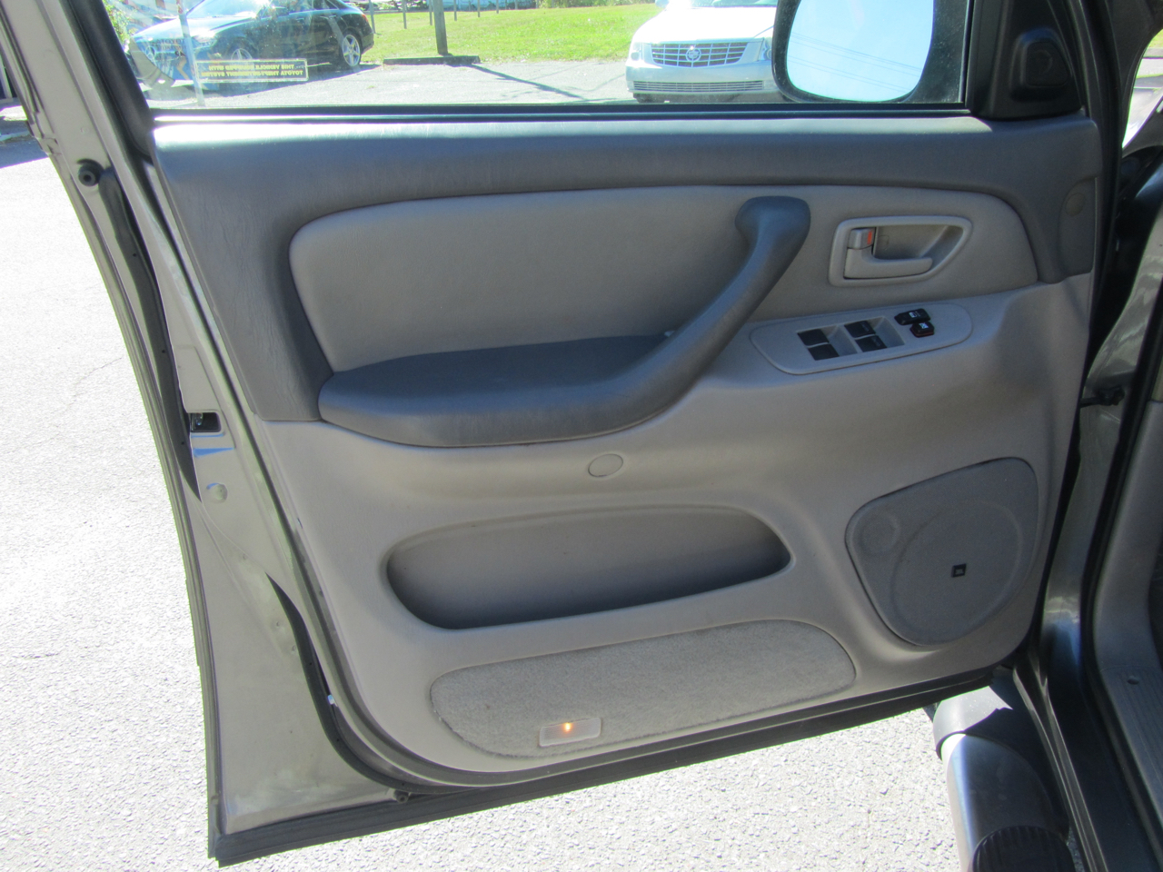 Toyota Sequoia SR5 4WD 2006 Toyota Sequoia SR5 4WD 2006