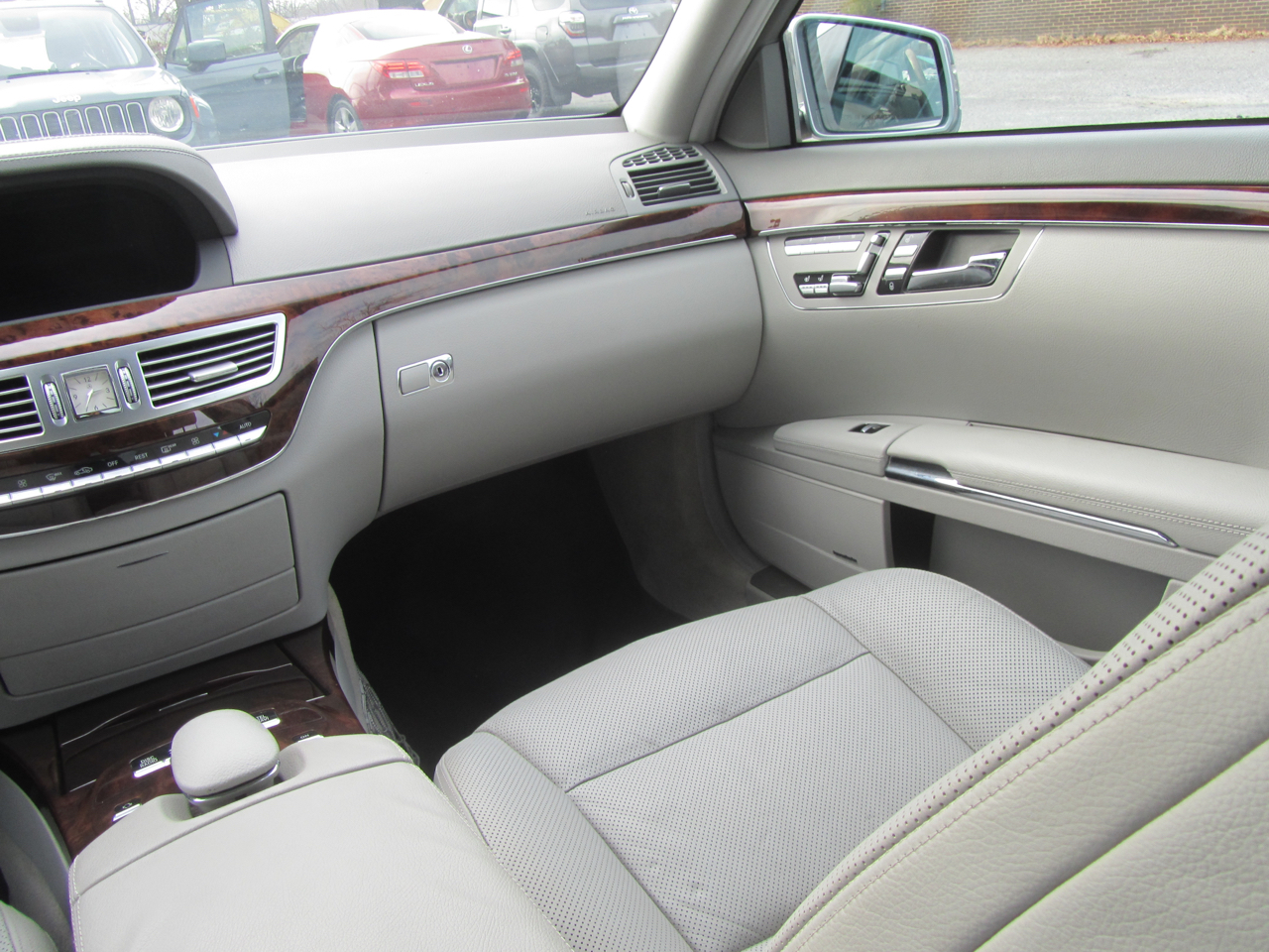 Mercedes-Benz S-Class S550 2012